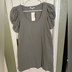 Dress with puff sleeves